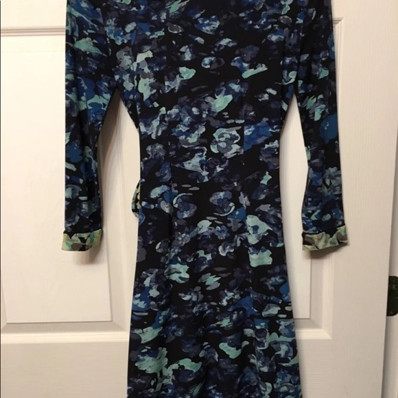 BCBGMAXAZRIA MULTI-COLORED WRAP DRESS Size (XS) - Picture 4 of 5
